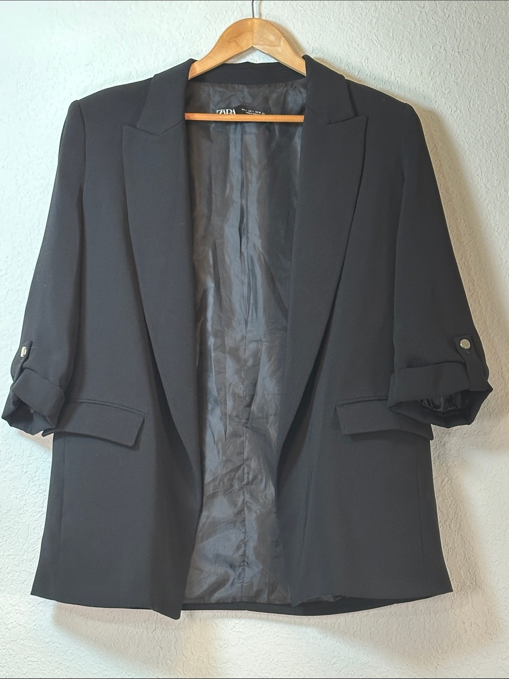 Zara Black Open-Front Women's Blazer with Rolled Cuffs